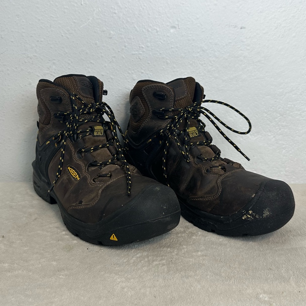 Keen Steel Toe Size 9D Shoes